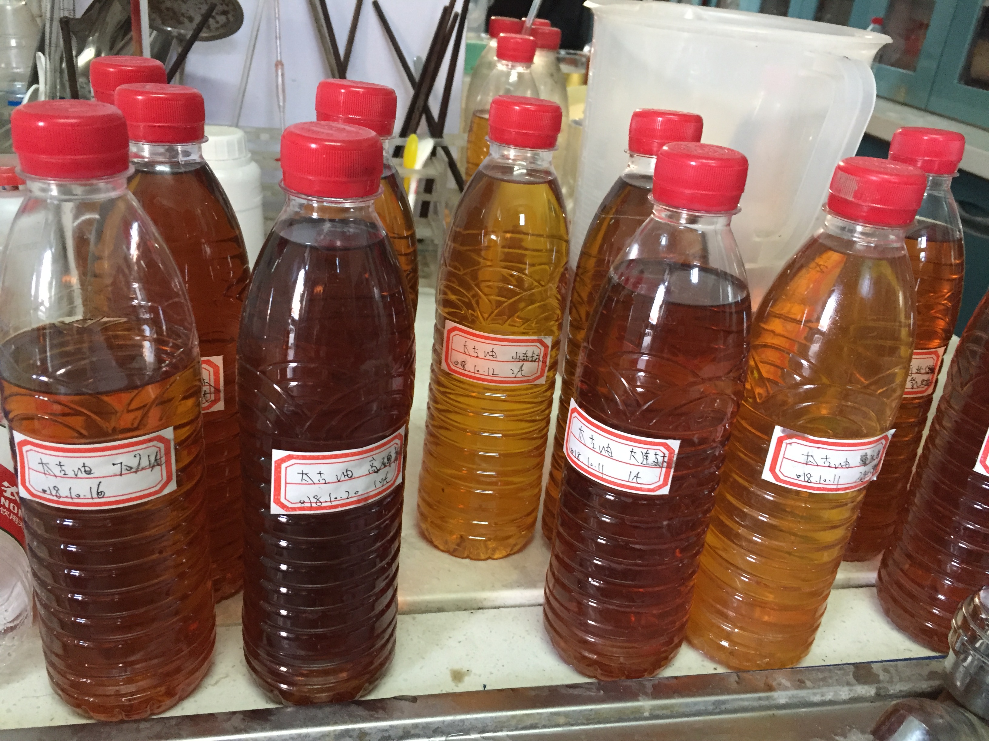 柔软剂一般是具备油脂类的光滑性和手感的化学物质